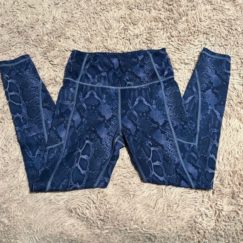 Victoria’s Secret Women Blue Snakeprint Soft Leggings